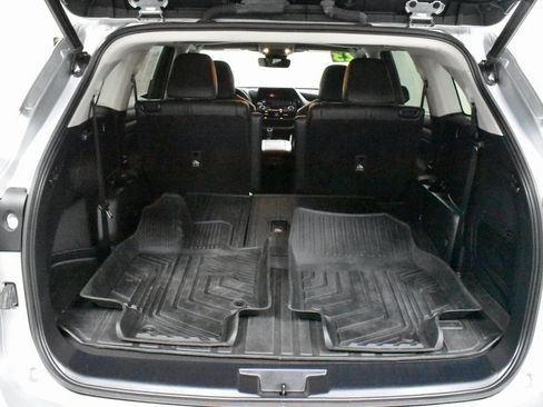 Used 2023 Toyota Highlander XLE image 11