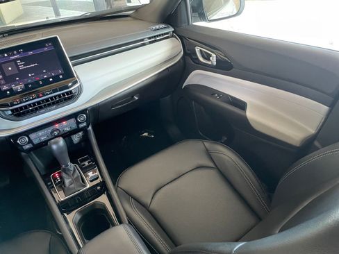 Used 2025 Jeep Compass Limited image 35