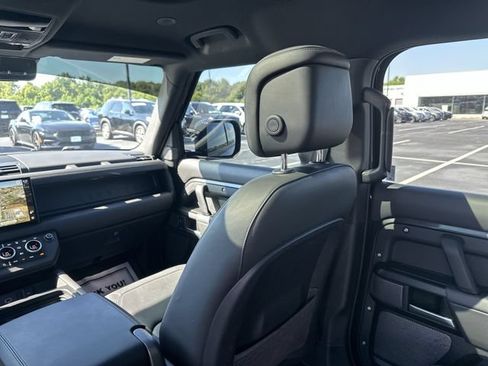Used 2023 Land Rover Defender 110 V8 AWD/4WD image 11