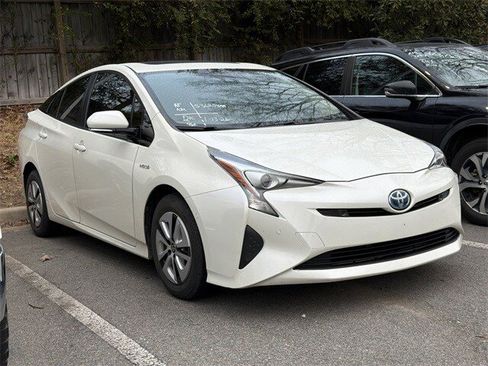Used 2017 Toyota Prius Four image 3