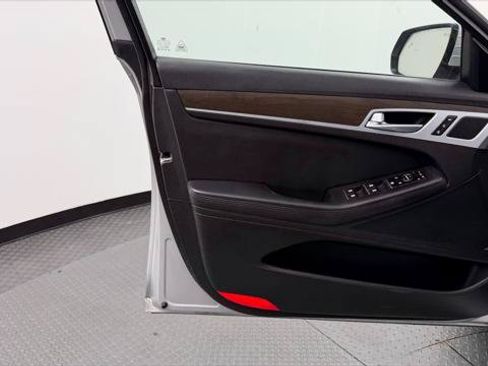 Used 2015 Hyundai Genesis 5.0 RWD image 13