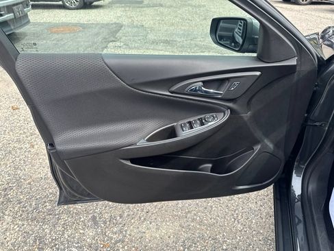 Used 2017 Chevrolet Malibu LT FWD image 11