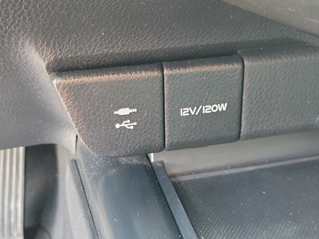 Used 2019 Toyota Camry LE FWD image 29
