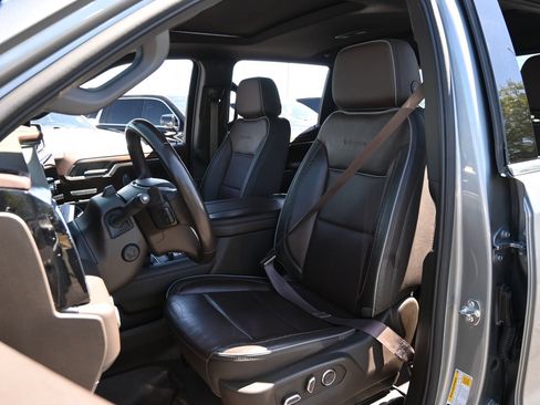 Used 2025 GMC Sierra 1500 Denali AWD/4WD image 18