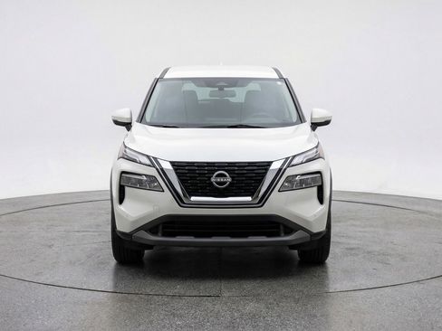 Used 2025 Nissan Rogue SV FWD image 2