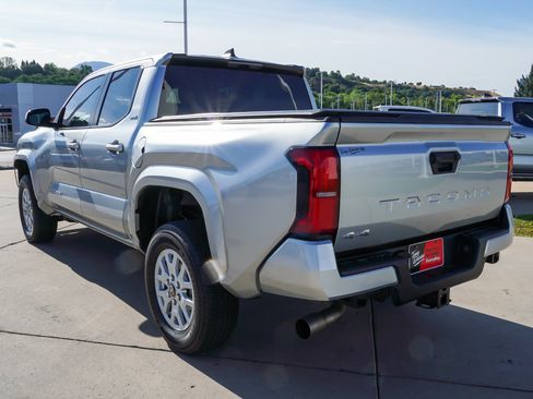 Certified 2025 Toyota Tacoma SR5 AWD/4WD image 6