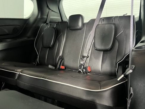 Certified 2022 Chrysler Pacifica Limited w/ Uconnect Theater Family Group image 27