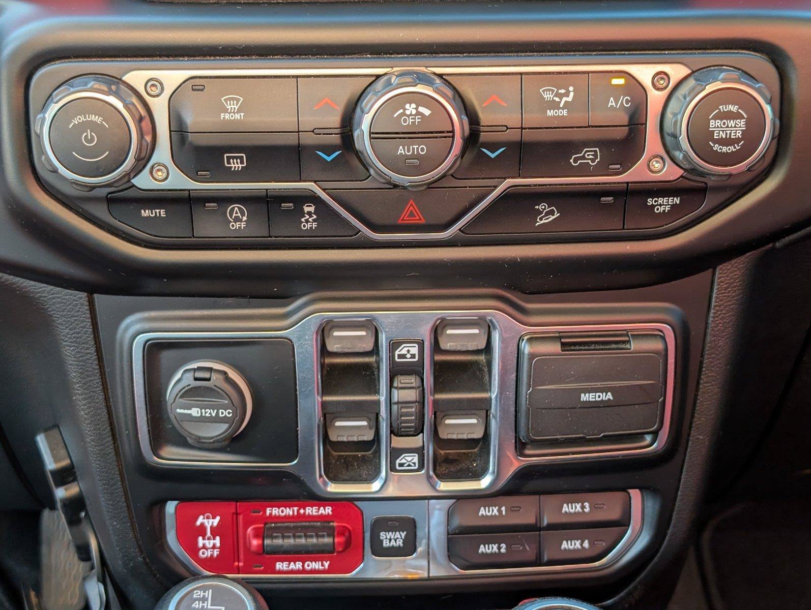 Used 2020 Jeep Wrangler Unlimited Rubicon AWD/4WD image 25