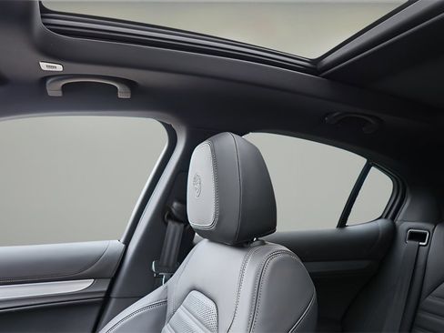 New 2025 Alfa Romeo Stelvio Sprint image 17