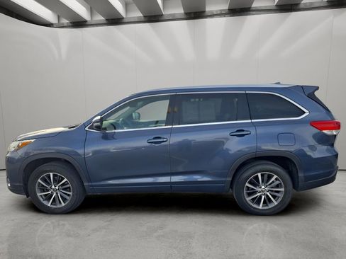 Used 2017 Toyota Highlander XLE image 2