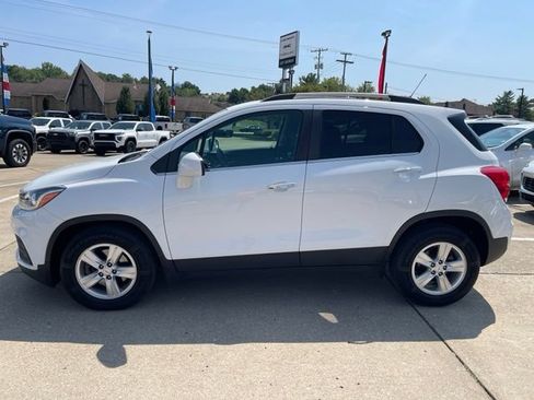 Used 2019 Chevrolet Trax LT w/ LT Convenience Package AWD/4WD image 9