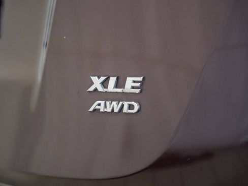 Used 2018 Toyota RAV4 XLE w/ Plus Extra Value Package AWD/4WD image 7
