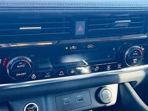 Used 2021 Nissan Rogue SL image 15