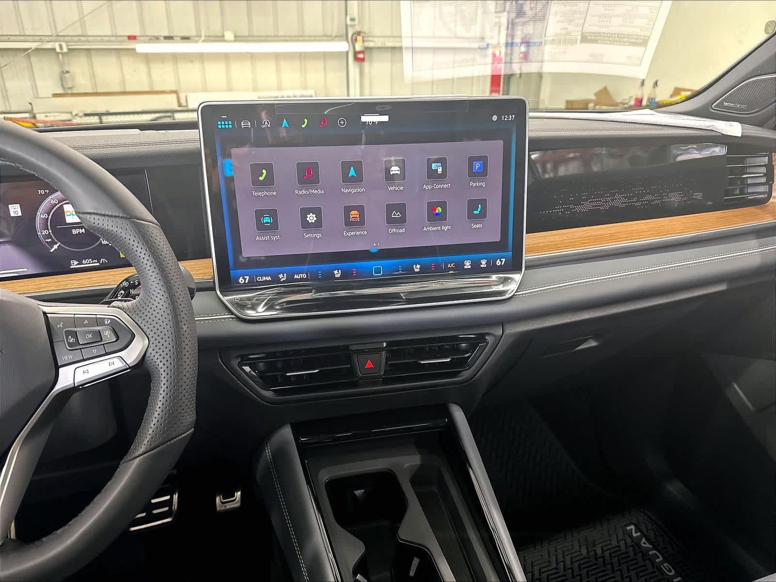 New 2026 Volkswagen Tiguan SEL R-Line AWD/4WD image 6
