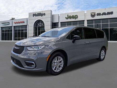 Used 2025 Chrysler Pacifica Select FWD image 7