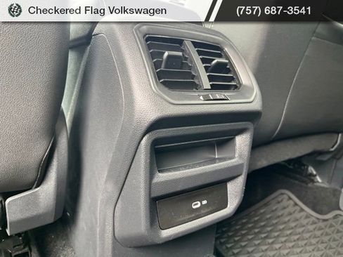 Used 2023 Volkswagen Taos SE AWD/4WD image 29