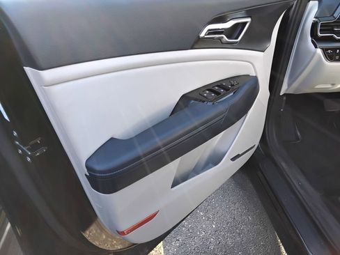 Used 2023 Kia Sportage EX AWD/4WD image 9