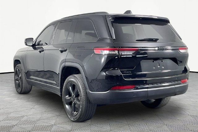 Used 2023 Jeep Grand Cherokee Altitude AWD/4WD image 4