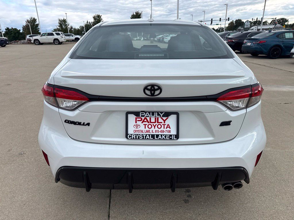 Certified 2025 Toyota Corolla SE w/ SE Premium Package FWD image 4