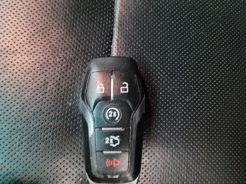 Used 2016 Ford Explorer Platinum image 32