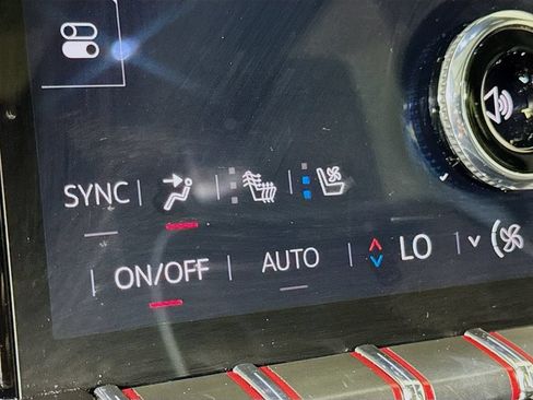 Certified 2025 GMC Yukon AT4 Ultimate AWD/4WD image 19