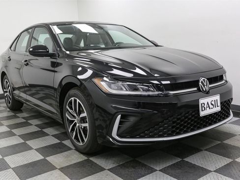 New 2026 Volkswagen Jetta SE image 2