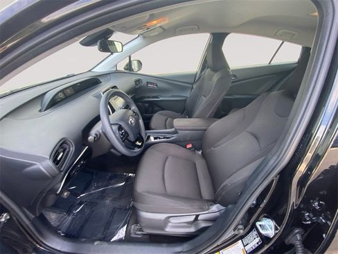 Used 2019 Toyota Prius LE image 9