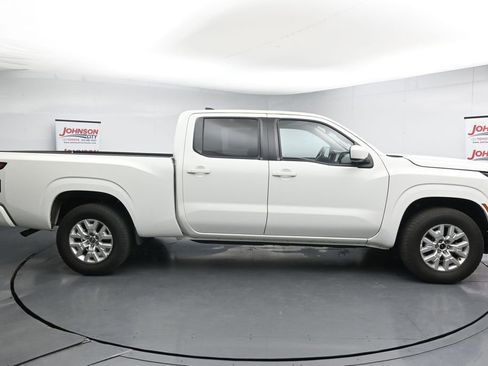 Used 2022 Nissan Frontier SV w/ Technology Package AWD/4WD image 9