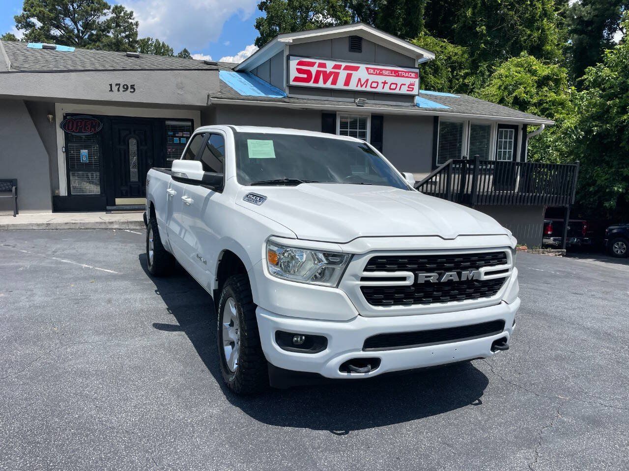 Used 2022 RAM 1500 Big Horn AWD/4WD image 3