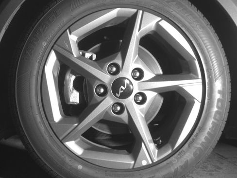 Used 2025 Kia K4 LXS image 12