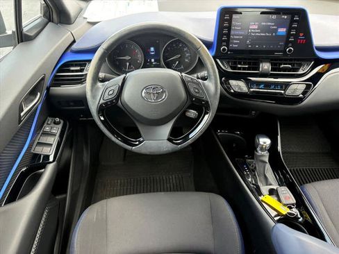 Used 2022 Toyota C-HR XLE FWD image 4