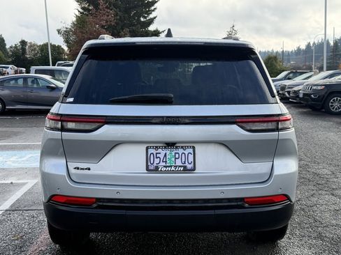 Used 2023 Jeep Grand Cherokee Altitude image 7