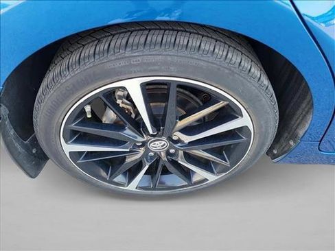 Used 2018 Toyota Camry XSE image 11