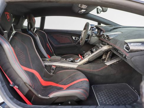 Used 2018 Lamborghini Huracan Performante AWD/4WD image 57