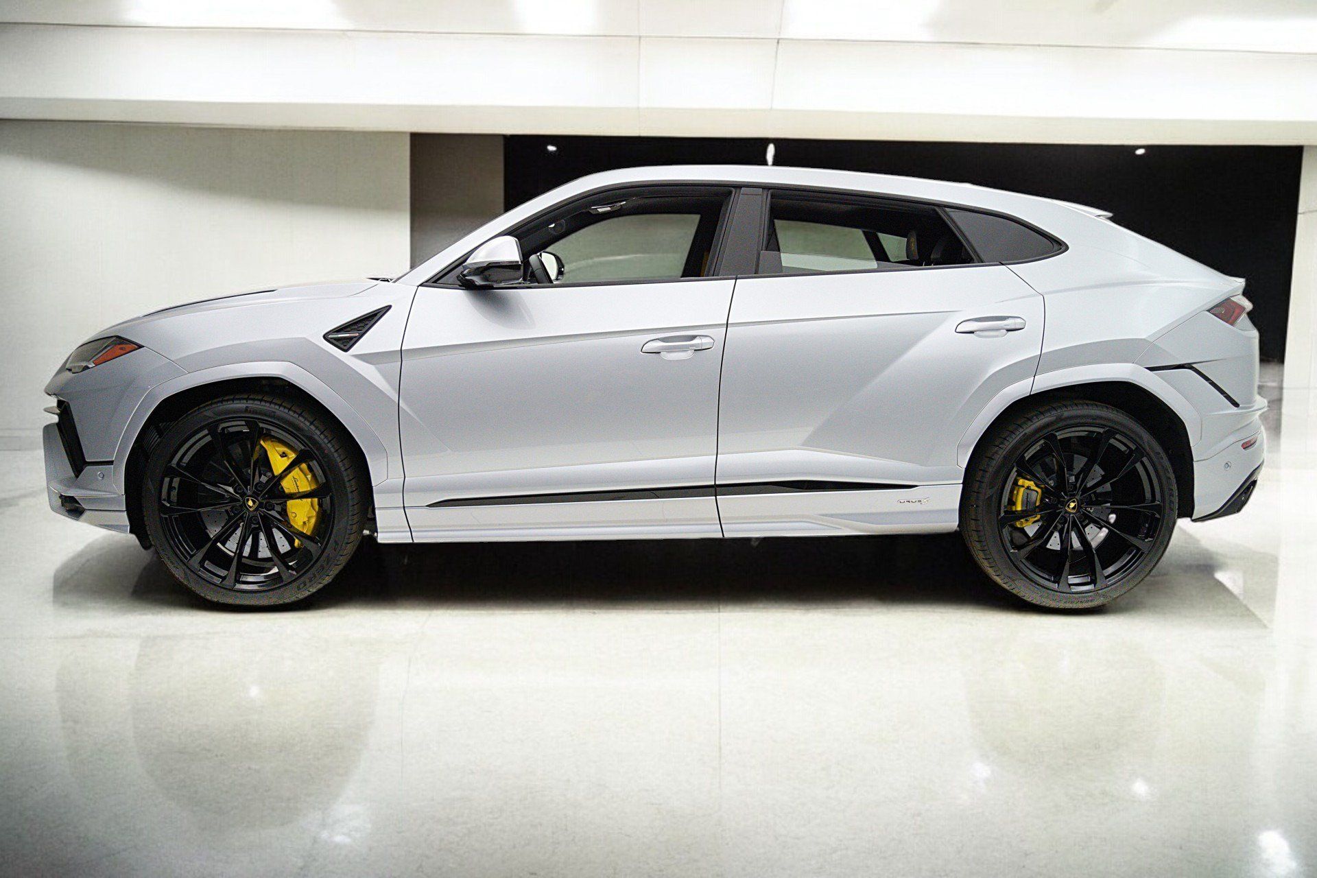 Used 2023 Lamborghini Urus S AWD/4WD image 3