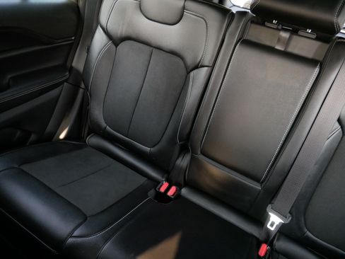 Used 2023 Jeep Grand Cherokee Altitude AWD/4WD image 12