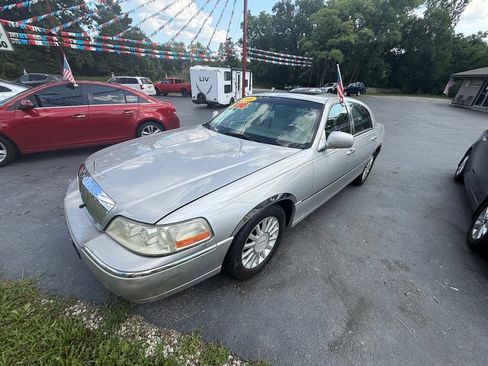 Used 2004 Lincoln Town Car Ultimate RWD image 4
