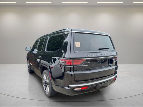 Used 2023 Jeep Wagoneer Series III w/ Premium Group I RWD image 3