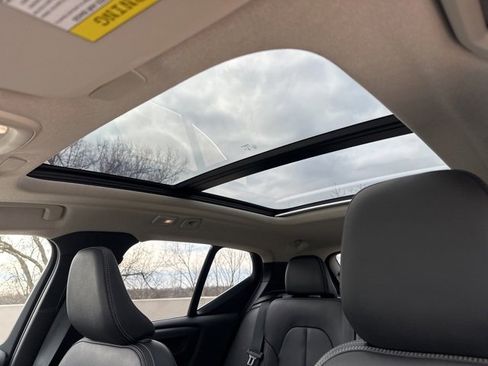 Certified 2025 Volvo XC40 B5 Core image 18