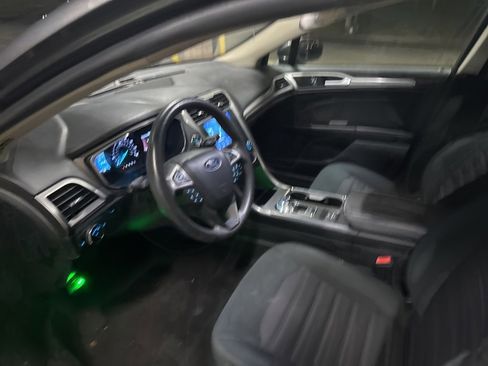 Used 2020 Ford Fusion SE image 24