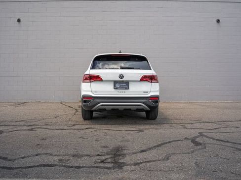 Used 2024 Volkswagen Taos SE w/ Panoramic Sunroof Package AWD/4WD image 6