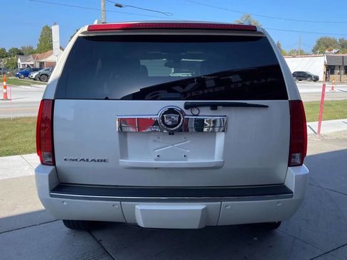 Used 2007 Cadillac Escalade AWD w/ Information Package image 6