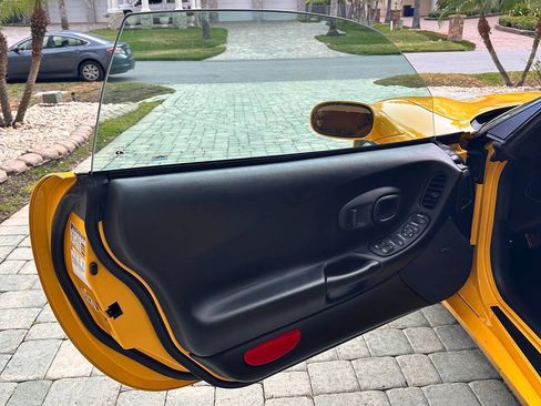 Used 2004 Chevrolet Corvette Convertible w/ Preferred Equipment Group RWD image 67