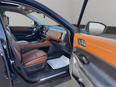 Used 2022 Nissan Pathfinder Platinum w/ Cargo Package image 26