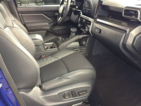Used 2025 Toyota Tacoma TRD Sport image 10
