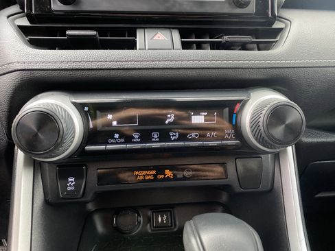 Used 2019 Toyota RAV4 LE image 88