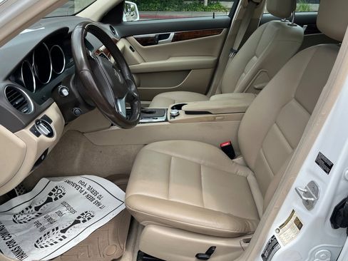 Used 2013 Mercedes-Benz C 250 Sedan image 3