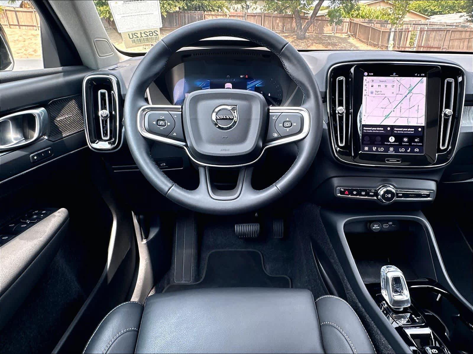 Used 2025 Volvo XC40 B5 Ultra AWD/4WD image 9