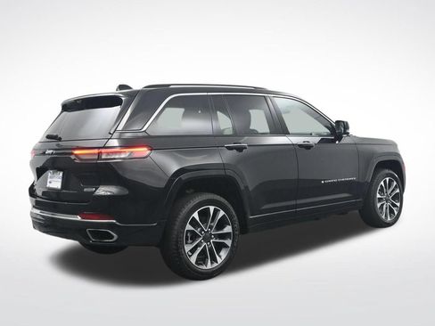 Used 2023 Jeep Grand Cherokee Overland w/ Luxury Tech Group IV AWD/4WD image 6