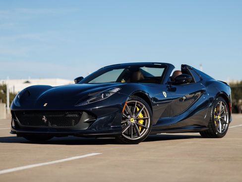 Used 2021 Ferrari 812 GTS image 3